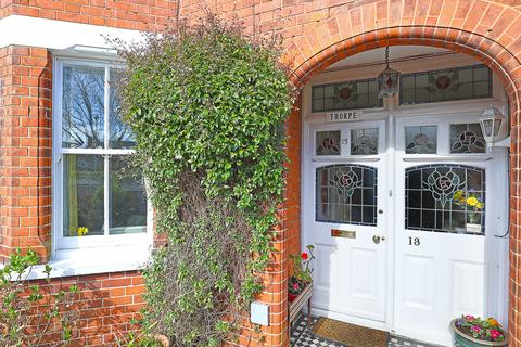 4 bedroom detached house for sale, High Street, Epping