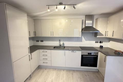 2 bedroom flat to rent - Wilkinson Close, London NW2