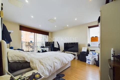 3 bedroom apartment for sale, Newport Avenue, London