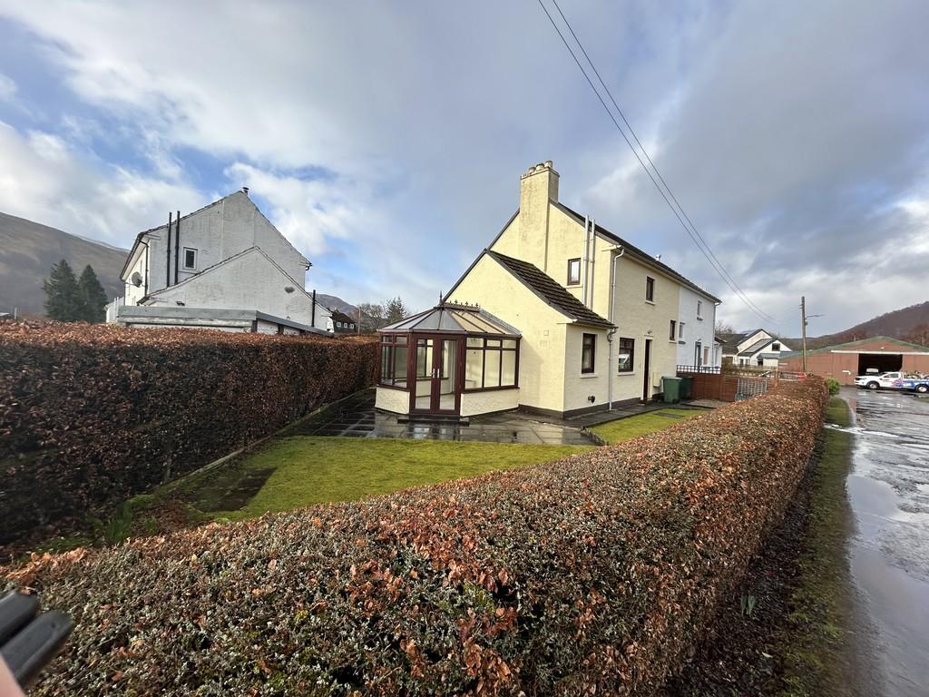 Bunrannoch Place, Kinloch Rannoch, Pitlochry 3 bed semidetached house