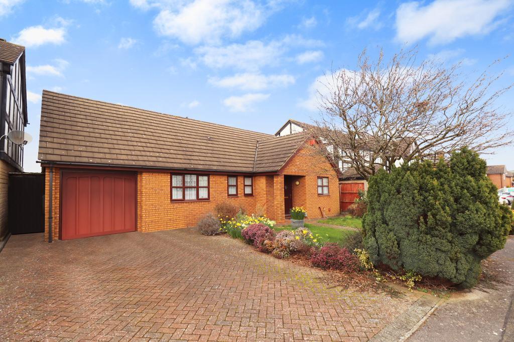 Burford Close, Barton Hills, Luton... 3 bed detached bungalow for sale