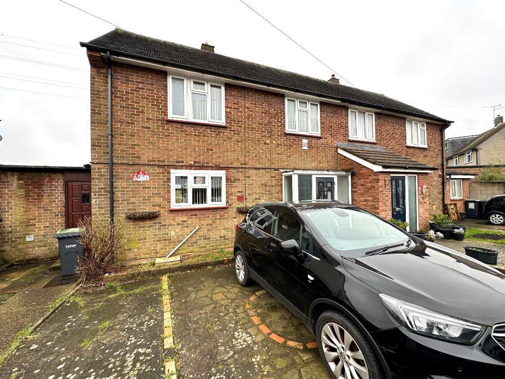 Farley Hill, Luton LU1 3 bed semidetached house for sale £325,000