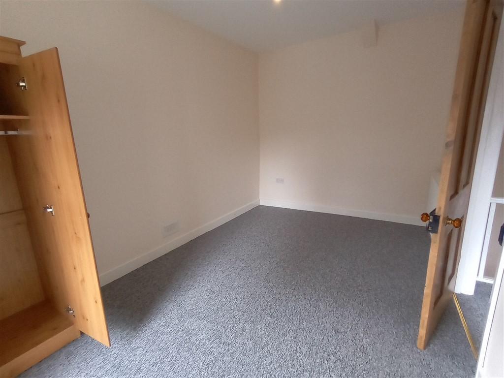 Troedyrhiw 1 - Bedroom 1