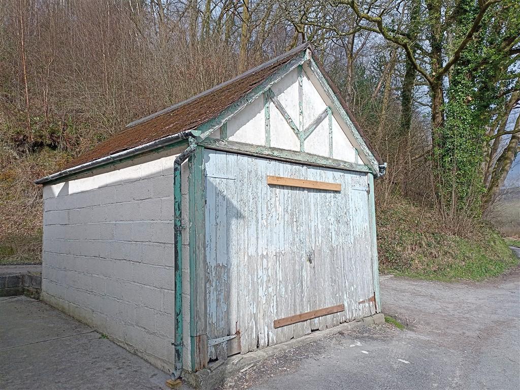 Detached Garage