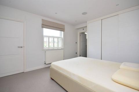 3 bedroom flat to rent, Putney Bridge Road, Putney, SW15