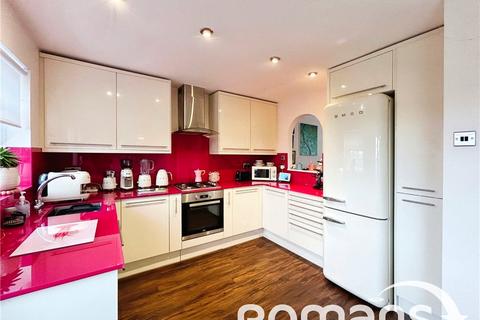 4 bedroom terraced house for sale, Calcott Park, Yateley, Hampshire