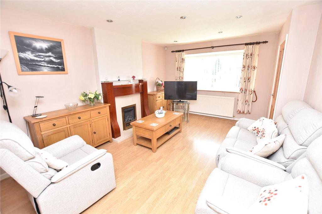 Colton Garth, Leeds, West Yorkshire 3 bed detached house for sale £
