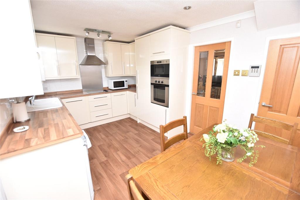 Colton Garth, Leeds, West Yorkshire 3 bed detached house for sale £