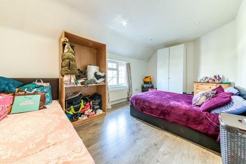 3 bedroom maisonette for sale, Gibbs Close, London, SE19