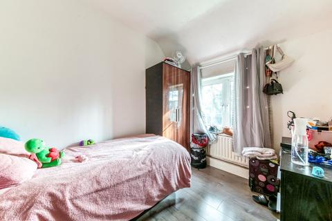 3 bedroom maisonette for sale - Gibbs Close, London, SE19
