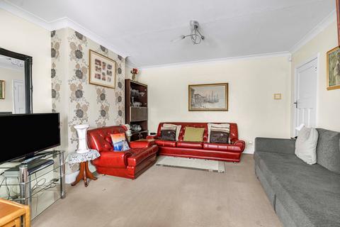 2 bedroom bungalow for sale - Farndale Crescent, Greenford, UB6