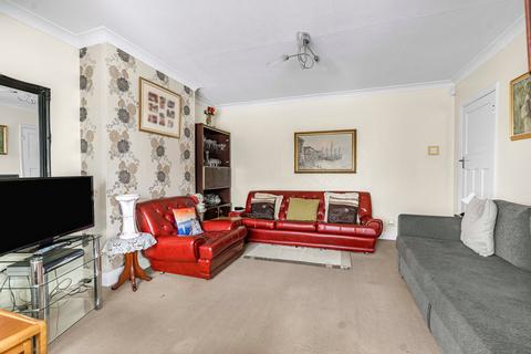 2 bedroom bungalow for sale, Farndale Crescent, Greenford, UB6