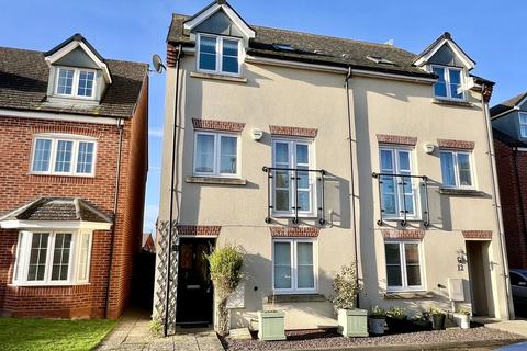 3 bedroom semi-detached house for sale, Feltham Way, Tewkesbury GL20