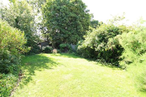 19 Hayes Chase, West Wickham, BR4 0HU