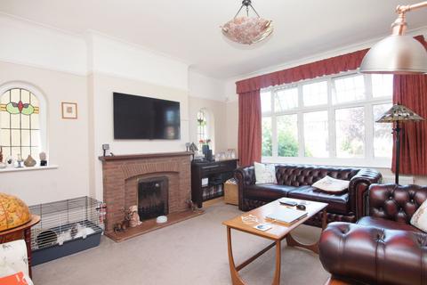 19 Hayes Chase, West Wickham, BR4 0HU