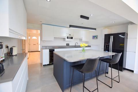 28 Birch Grove, Windsor, SL4 5RT