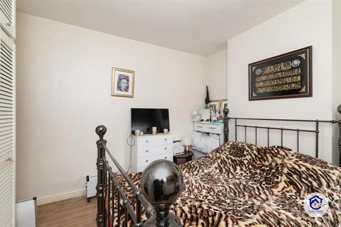 2 bedroom maisonette for sale, Warwick Road, London N18