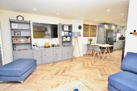 10 Avon Walk, Leighton Buzzard, LU7 3DE
