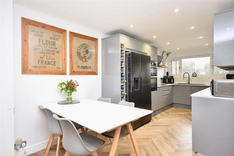 10 Avon Walk, Leighton Buzzard, LU7 3DE