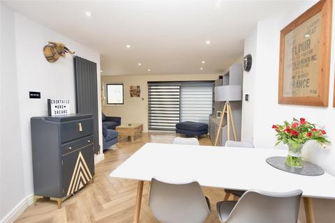 10 Avon Walk, Leighton Buzzard, LU7 3DE