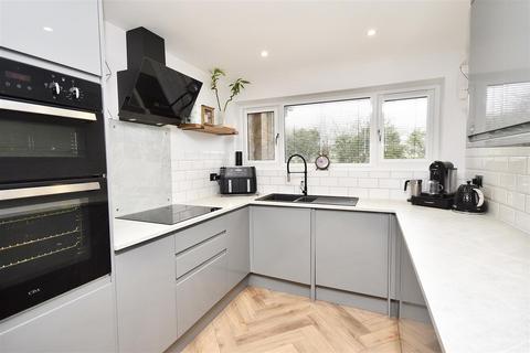 10 Avon Walk, Leighton Buzzard, LU7 3DE