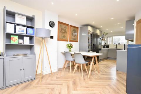 10 Avon Walk, Leighton Buzzard, LU7 3DE