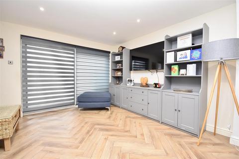 10 Avon Walk, Leighton Buzzard, LU7 3DE