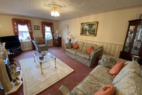 4 bedroom detached house for sale, Llannon Road, Felinfoel, Llanelli