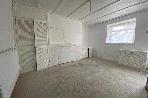 3 Cae Du Bach, Llanelli, SA15 3AQ
