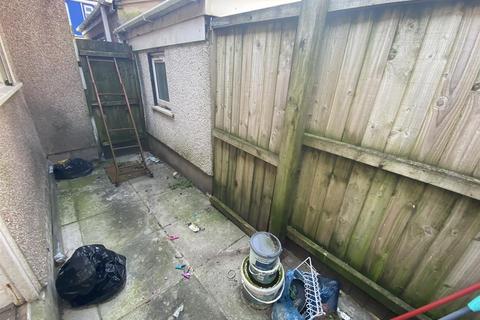3 Cae Du Bach, Llanelli, SA15 3AQ