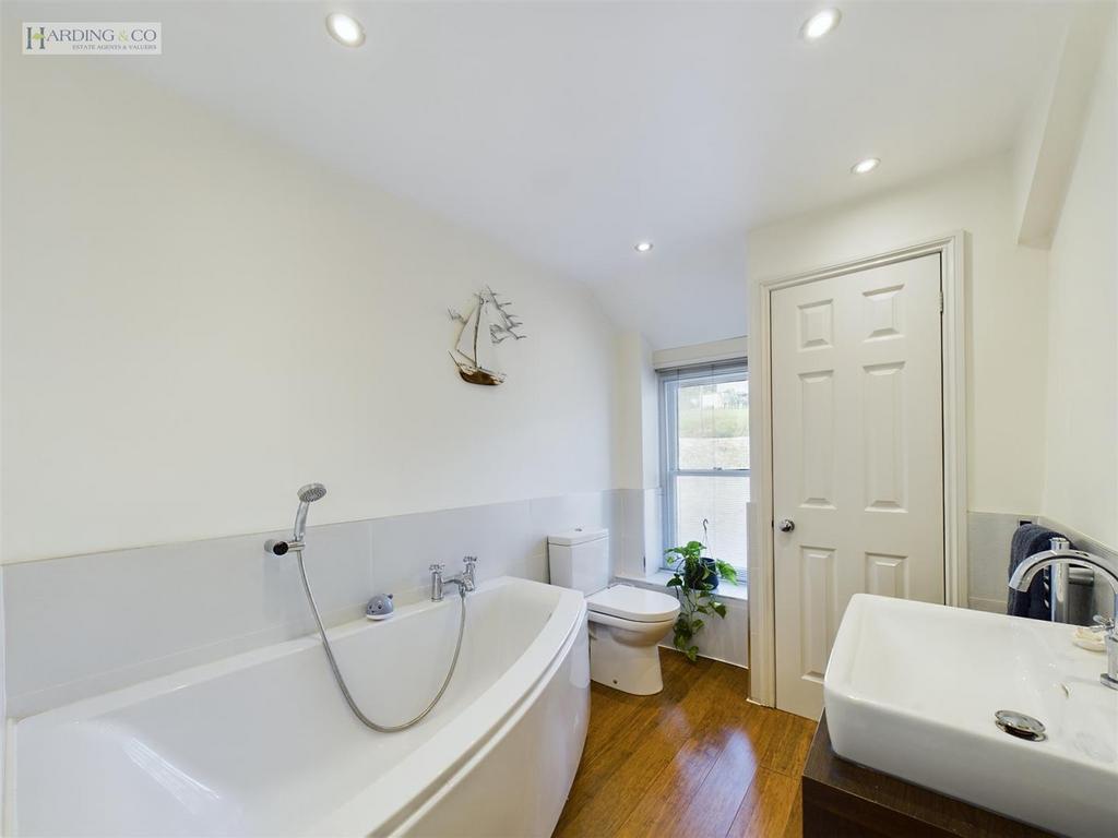 Bedroom 2 En Suite.jpg