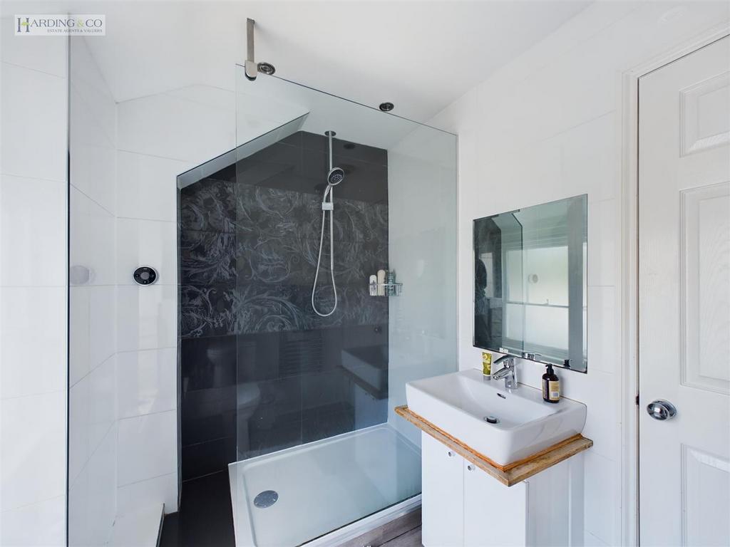Shower Room .1.jpg