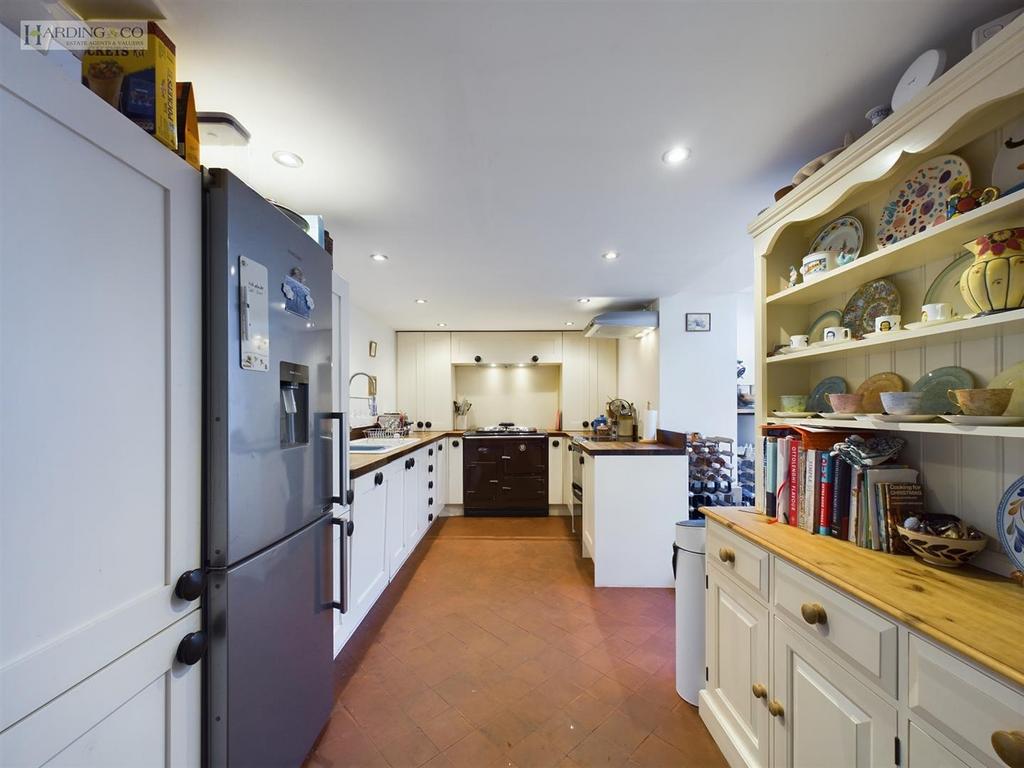 Kitchen .1.jpg