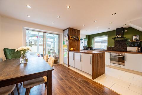 4 Barnston Green, Barnston, Dunmow, CM6 1PH