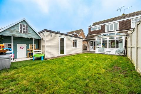 4 Barnston Green, Barnston, Dunmow, CM6 1PH
