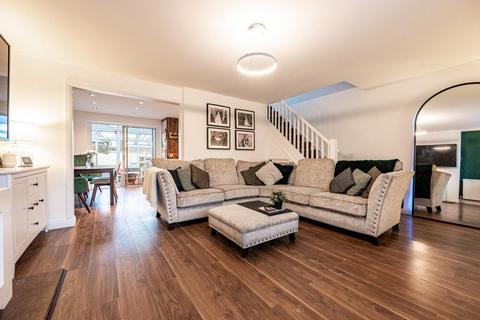 4 Barnston Green, Barnston, Dunmow, CM6 1PH