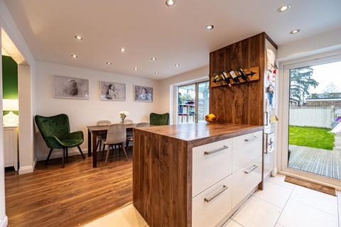 4 Barnston Green, Barnston, Dunmow, CM6 1PH
