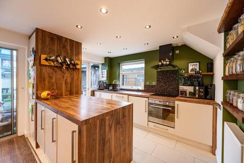 4 Barnston Green, Barnston, Dunmow, CM6 1PH