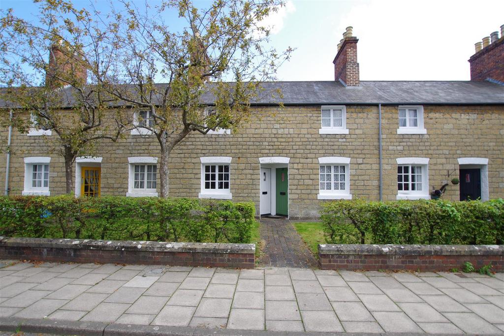 Exeter Street, Swindon SN1 1 bed terraced house to rent £875 pcm (£