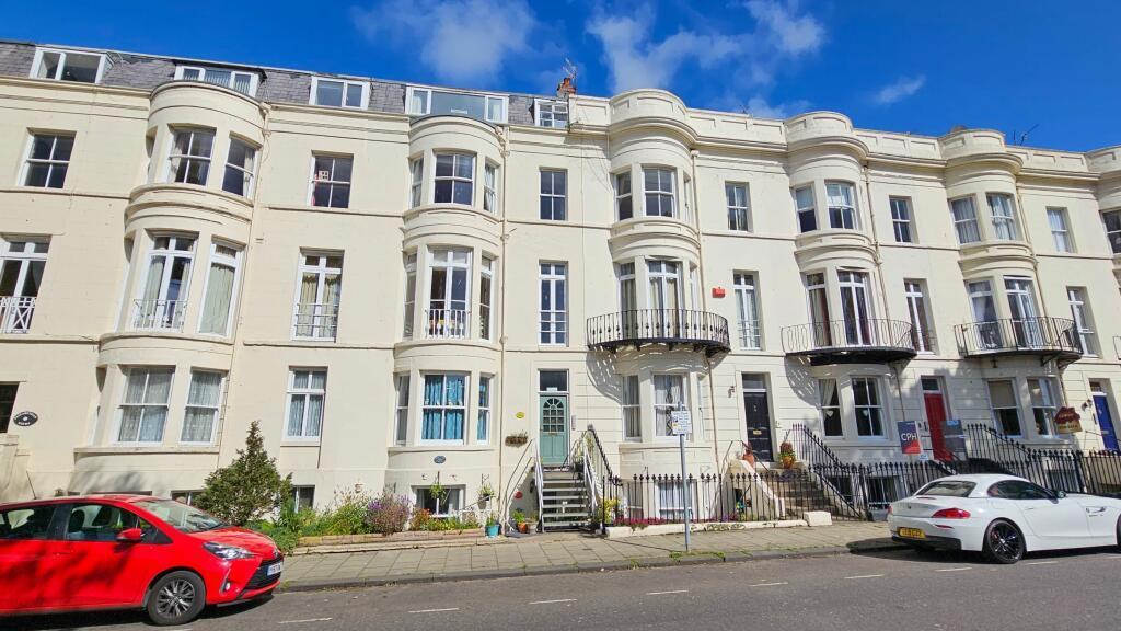 Albion Road, Scarborough 2 bed apartment for sale £115,000