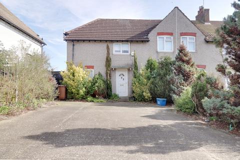 3 bedroom semi-detached house for sale, Field Road, Aveley RM15
