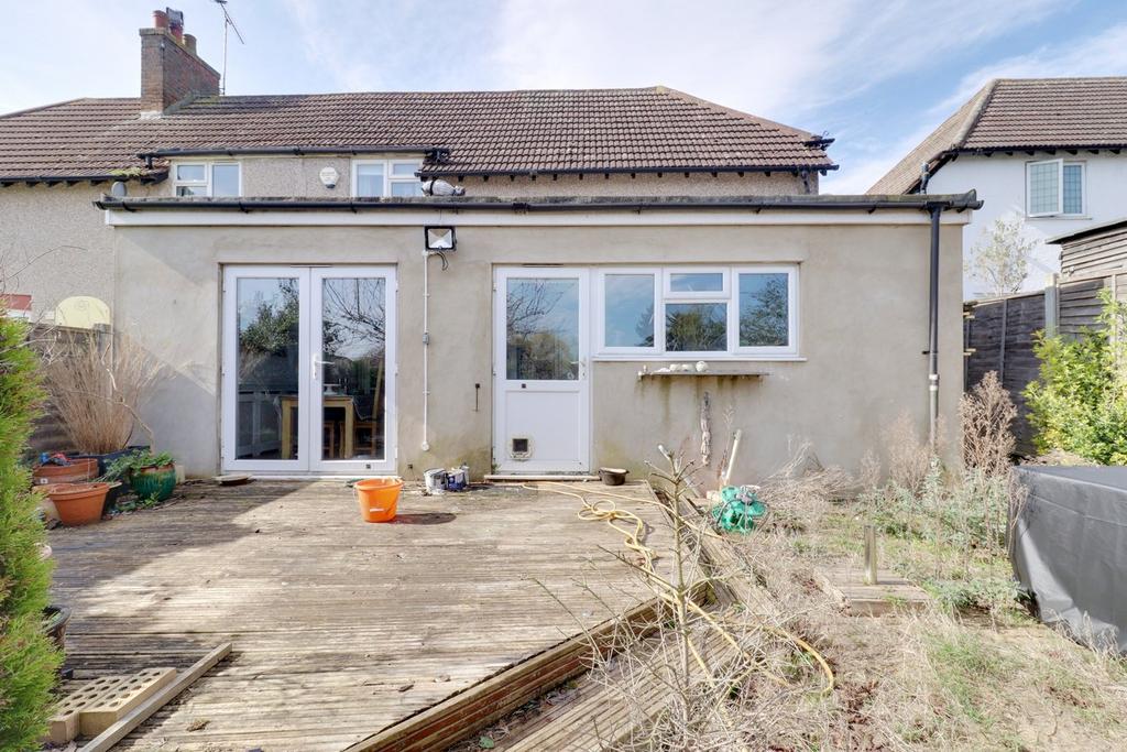 Field Road, Aveley RM15 3 bed semidetached house for sale £410,000