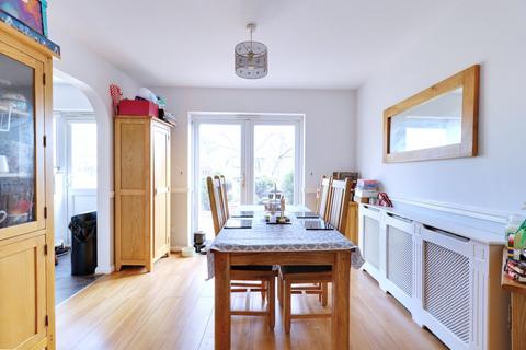 5 Field Road, Aveley, South Ockendon, RM15 4AL
