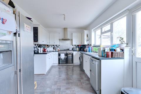 5 Field Road, Aveley, South Ockendon, RM15 4AL