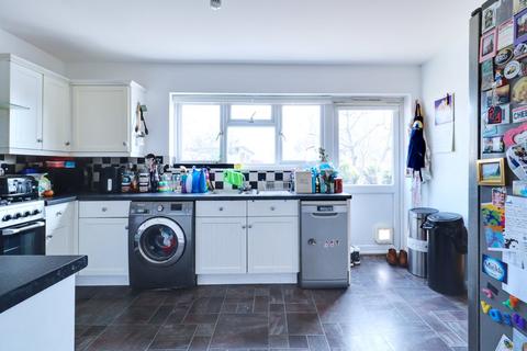 5 Field Road, Aveley, South Ockendon, RM15 4AL