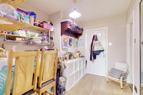 5 Field Road, Aveley, South Ockendon, RM15 4AL