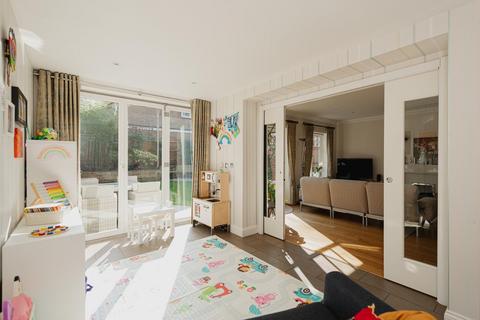 5 The Roseberys, Epsom, KT18 5JB