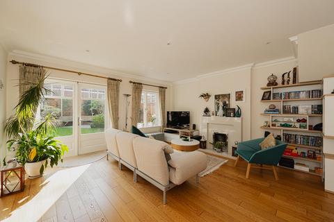 5 The Roseberys, Epsom, KT18 5JB