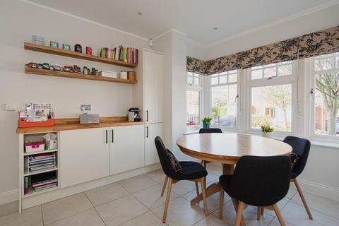 5 The Roseberys, Epsom, KT18 5JB