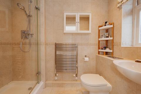 5 The Roseberys, Epsom, KT18 5JB